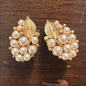 1940s Gold tone Faux Pearl Beauties Clips